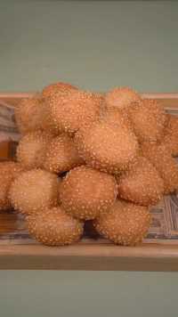 想吃芝麻球再也不用出去买了，在家也可以轻松做出