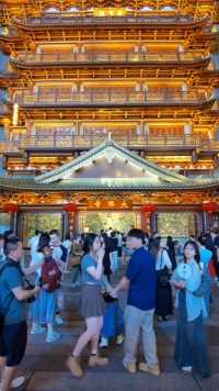 夜晚灯火辉煌的广州千年古刹大佛寺，听说许愿一定很灵的……