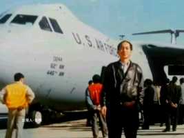 1996年3月，经特许，我在某机场参观查看美军C一141战略运输机