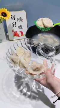  高颜值玻璃贝壳饺子盘，造型独特容量大，加厚耐热的无铅玻璃，用来装海鲜和水果都很精致