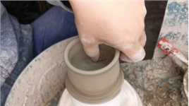 众所周知陶瓷是泥巴烧出来的，陶艺主人杯制作