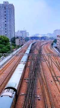 #铁路摄影＃一路向前   每个人都在奔赴各自不同的人生，中国速度