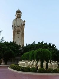 中国台湾佛光山，位于高雄市大树乡东北区，是中外闻名的佛教胜地，有“南台佛都”之号。
