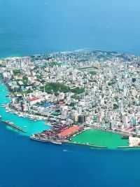 这里是马尔代夫的首都马累，是世界上最拥挤的城市之一。