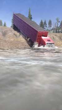 大货车过河，差点被洪水冲走，幸好司机技术过硬爬上来了