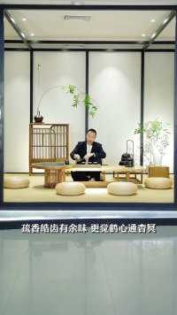 “与谁同坐”茶室，品的是茶，静的是心，悟的是人生。
#茶室  #新中式  #茶室设计  #家居美学 