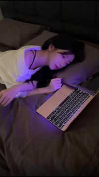 孤独的你，我和猫在家等你