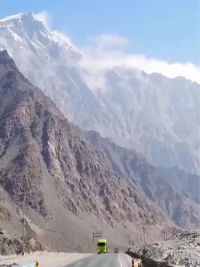 这辈子怎么也要去看一眼那压迫感极强、让人心生敬畏的昆仑神山吧！#帕米尔高原 #慕士塔格峰 #旅行大玩家 #新疆旅游