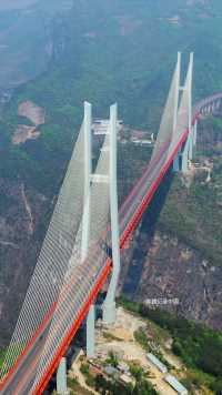 贵州的北盘江大桥，耗资10.28亿建造，垂直高度 565米，刷新了世界桥梁新高度！