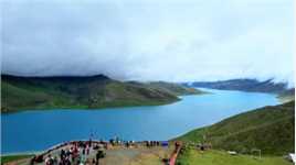 人间圣地，天上西藏，位于西藏阿里山南地区的羊卓雍措，简称羊湖，距拉萨不到100公里，海拔4441米，是世界上海拔最高的大