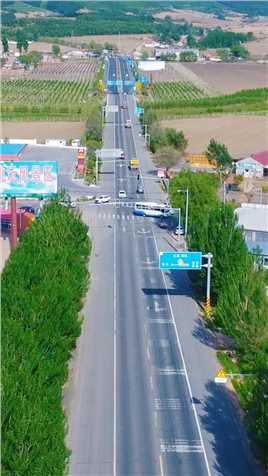 辽宁进入吉林的国道，连路都不一样了，反差太大了