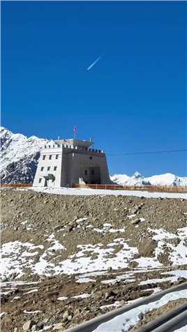 难得一见的国门，好像是全世界海拔最高的国门#红其拉甫国门#新疆