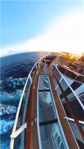 # 旅行大玩家 世果顶级豪华邮轮，比泰坦尼克号大5倍还多。环游世...