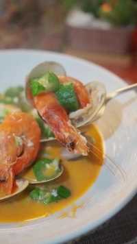 “丝瓜烩海鲜”非常有特色的一道菜，味道也很鲜美！#美食