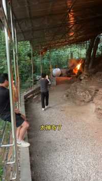 重庆一农村后院，发现天然的地火，从2012年燃烧到至今，不管刮风下雨都不会熄灭，引来众多游客前来国观！#旅行推荐官 #地火村 #自然奇观
