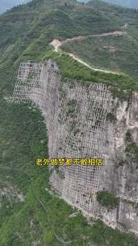 你见过大山穿毛衣吗，他就是重庆乌江悬崖绝壁上的超级工程，老外见到直接欧卖瓜！