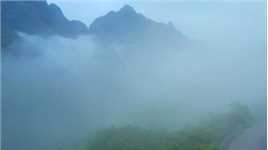 绝美的风景永远在路上，而且属于勇敢勤奋的人，贵州随手一个野生瀑布都足够惊艳你。。