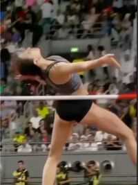 运动女孩 我感觉撑杆跳技术要求更高，你们觉得呢#运动女孩 #完美身材 #体育 #田径 #跳高