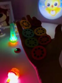 投影手电筒，投影出来各种有趣的图案，让孩子认识事物，哄娃神器哦 #孩子的快乐很简单 #网红玩具 #投影手电筒