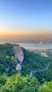 岭东门户、粤东明珠，汕头中国最早的四大经济特区之一。
