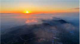 绝美！航拍平流雾下的日月山 （记者：高梅 周育含）#薛城 #美景 #自然风光