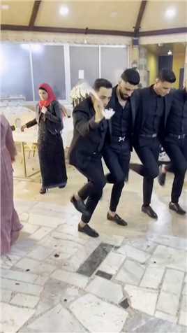 阿拉伯民族特色舞蹈#穿着西装去跳舞 #阿拉伯土豪舞蹈 #见怪不怪姿势要帅 