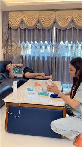 今天站起来了，又好像没全站起来了……