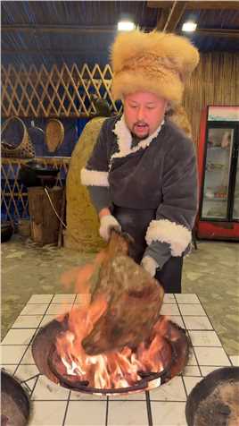 3年藏香猪腿，简简单单做一个藏式火锅炊壶，尝一口就忘不掉的美食！第一集
