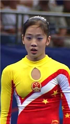 悉尼奥运会自由操决赛，杨云带伤完美完成自由体操比赛赢得全场掌声👏获取高分为国争光！