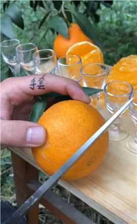 橙子里有多少汁水，用杯子试了下，这个结果真是没想到！