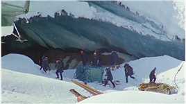 《冰人四万年》第13集北极挖掘出一具冰棺，里面的生物竟然复活了