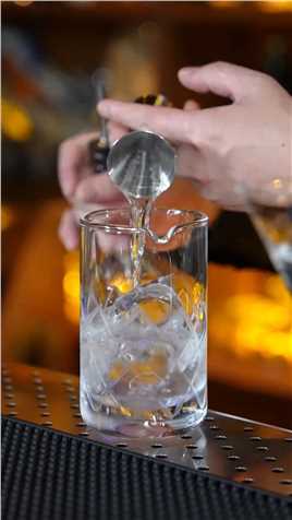 冻梨马天：来源于鸡酒之王，一杯具有北方特色的中式马天。