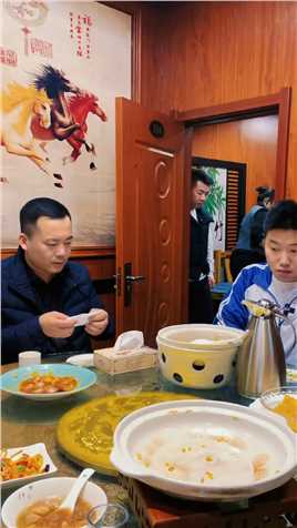 孩子，你现在学习不努力，将来工作就得低三下四不如意，这就是生活校长教育学生读书霸气校长.