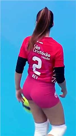  巴西女排美女球员凯·阿尔维斯（KeyAlves） ，虽然历次比赛表现不错，但因兼职网红未来可能很难入选巴西女排