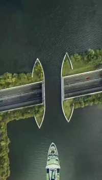 断桥设计师真是脑洞大开，车在桥上行，船在水上游，太佩服了