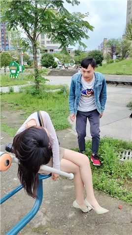 偷偷亲我，看我怎么收拾你