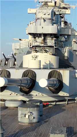 拥有强大防空火力的二战名舰北卡罗莱纳级战列舰BB-55，满载排水量：44800吨。军迷发烧友战列舰