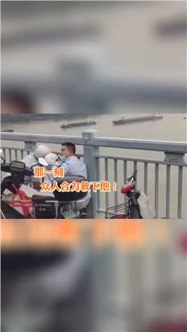 一男孩在南京长江大桥欲轻生。过往路人、502路公交司机张辉及乘客第一时间托住男孩。在随后赶到的“江北铁骑”指挥下，众人合力挽救了一个年轻的生命。