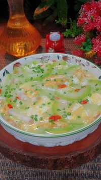我告诉你啊  夏季天气炎热 一定要给家人多喝这个汤 做法简单 而且还很有营养 #冬瓜腐皮鸡蛋汤  #美食教程