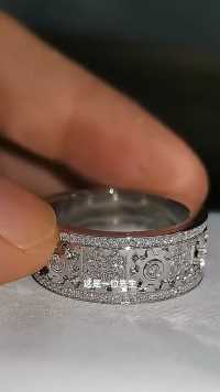 这款亮闪闪的戒指你喜欢嘛？