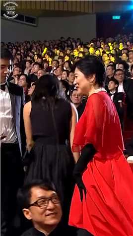 #林青霞,与#秦祥林,一同现身颁奖典礼，当看着台上的旧爱思绪万千