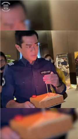 #姜皓文,55岁生日，身为老板的#古天乐,手捧蛋糕惊喜为他庆生