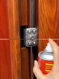 家里门窗锁具咯吱响，用这个门锁润滑剂，喷一喷，开关更顺畅，除锈防锈润滑#润滑剂除锈 #门窗润滑剂 #五金润滑油