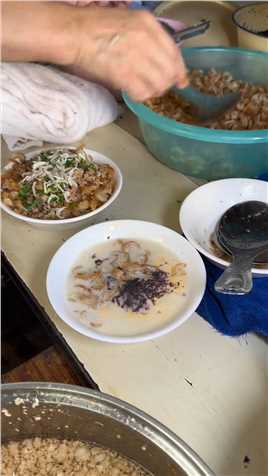 温州人早餐之糯米饭，这碗咸蛋浆是灵魂！#路边摊美味#早餐吃什么#同城美食#温州美食#糯米饭