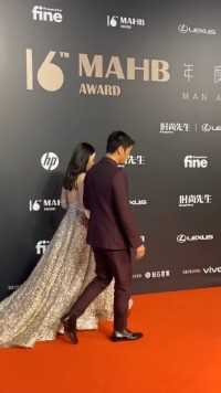 #杜江#霍思燕夫妇一起走红毯~怎么没带嗯哼呢~大家想见他#时尚先生盛典