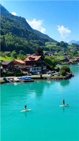 瑞士（Switzerland）布里恩茨湖畔边的绝美小镇｜伊瑟尔特瓦尔德（Iseltwald）， 《爱的迫降》取景地。 
