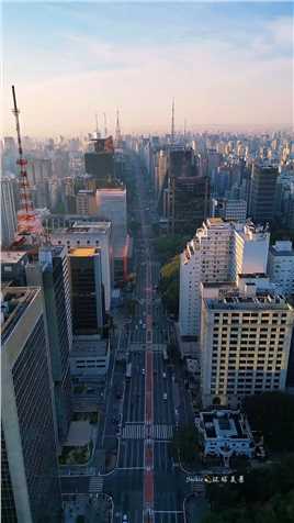 南美巨无霸-圣保罗（葡萄牙语：São Paulo），位于巴西东南部圣保罗州，是圣保罗州的首府、巴西最大的城市，也是南美洲最大最繁华的城市、世界著名的国际大都市 