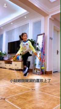 9岁小姑娘因为一手出神入化的花式跳绳登上了央视多彩少年英雄榜