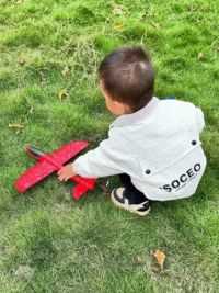 这个泡沫飞机发射器也太酷了吧！#飞机发射器 #儿童玩具 #亲子互动 #让孩子远离手机