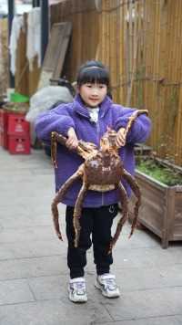 拖外甥女的福吃到8斤重的帝王蟹，据说要15年才能长这么大跟着学做菜帝王蟹